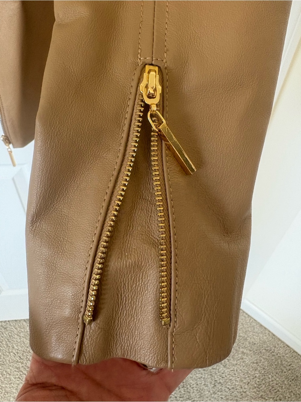 Terry Lewis Genuine Leather Jacket L Tan Faux Fur Collar Gold Zip Y2K - Picture 5 of 8